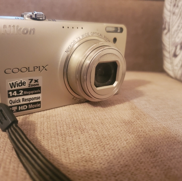 Nikon Coolpix S6000 14.2 MP Compact Digital Camera - Picture 4 of 5